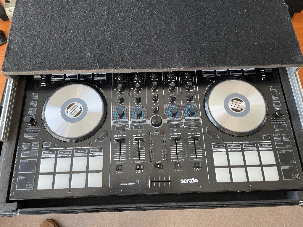 Reloop Mixon 4 DJ Controller – Set incl. Luxe Flightcase, Ophalen, Gebruikt, Dj-set, Reloop