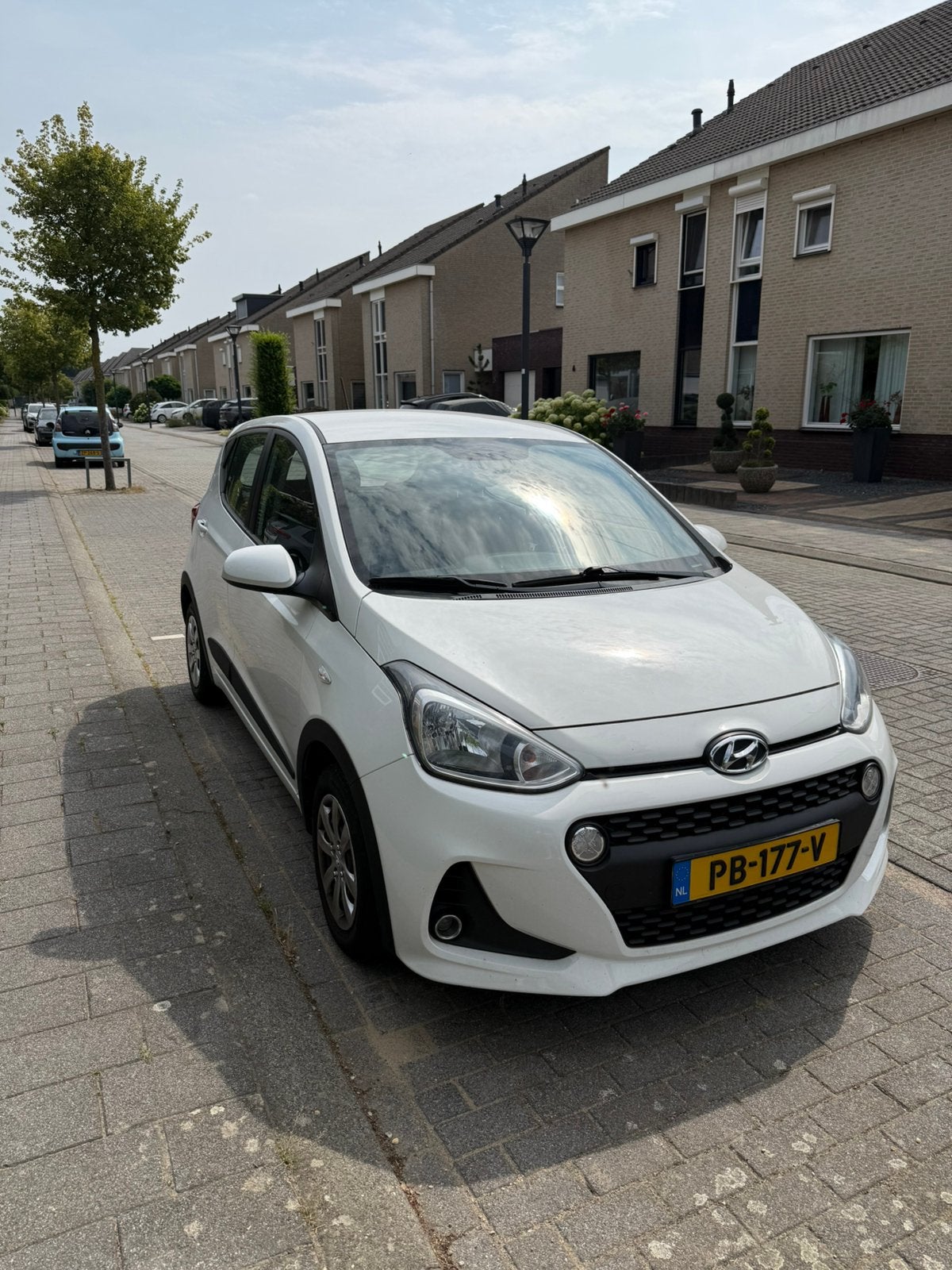 Hyundai i10 1.0i 66pk 2017 Wit (+ 2e set nieuwe banden), Voorwielaandrijving, Stof, 4 stoelen, Wit