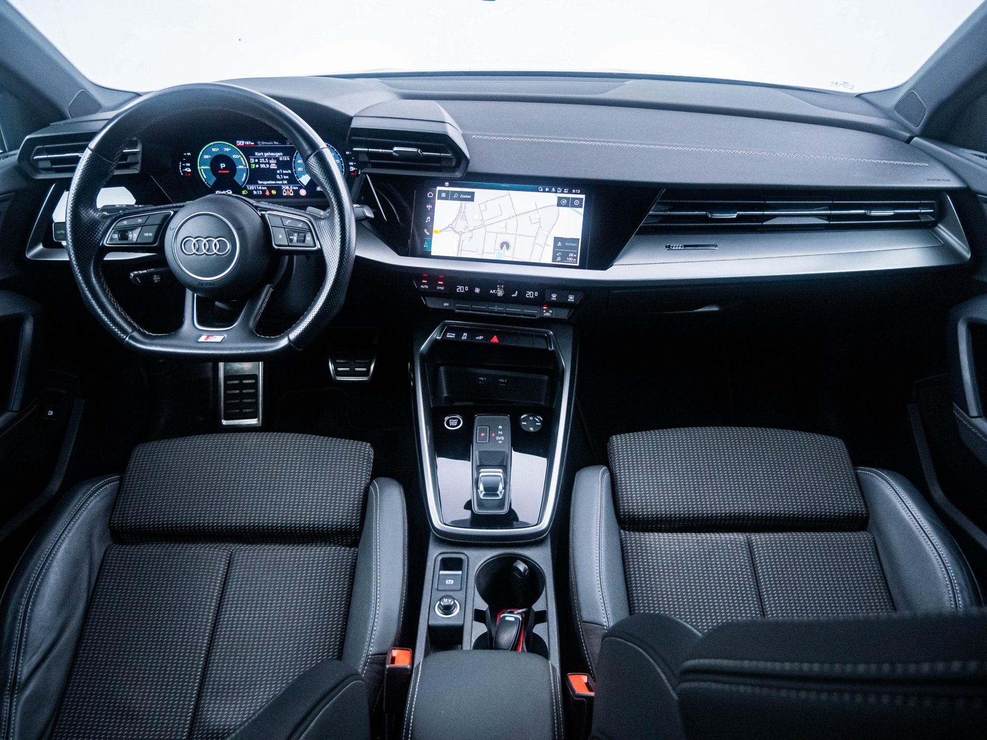 Audi A3 Sportback 45 TFSI e S-Line ed Competition 1e eig., Auto's, Stof, Gebruikt, Euro 6, 4 cilinders