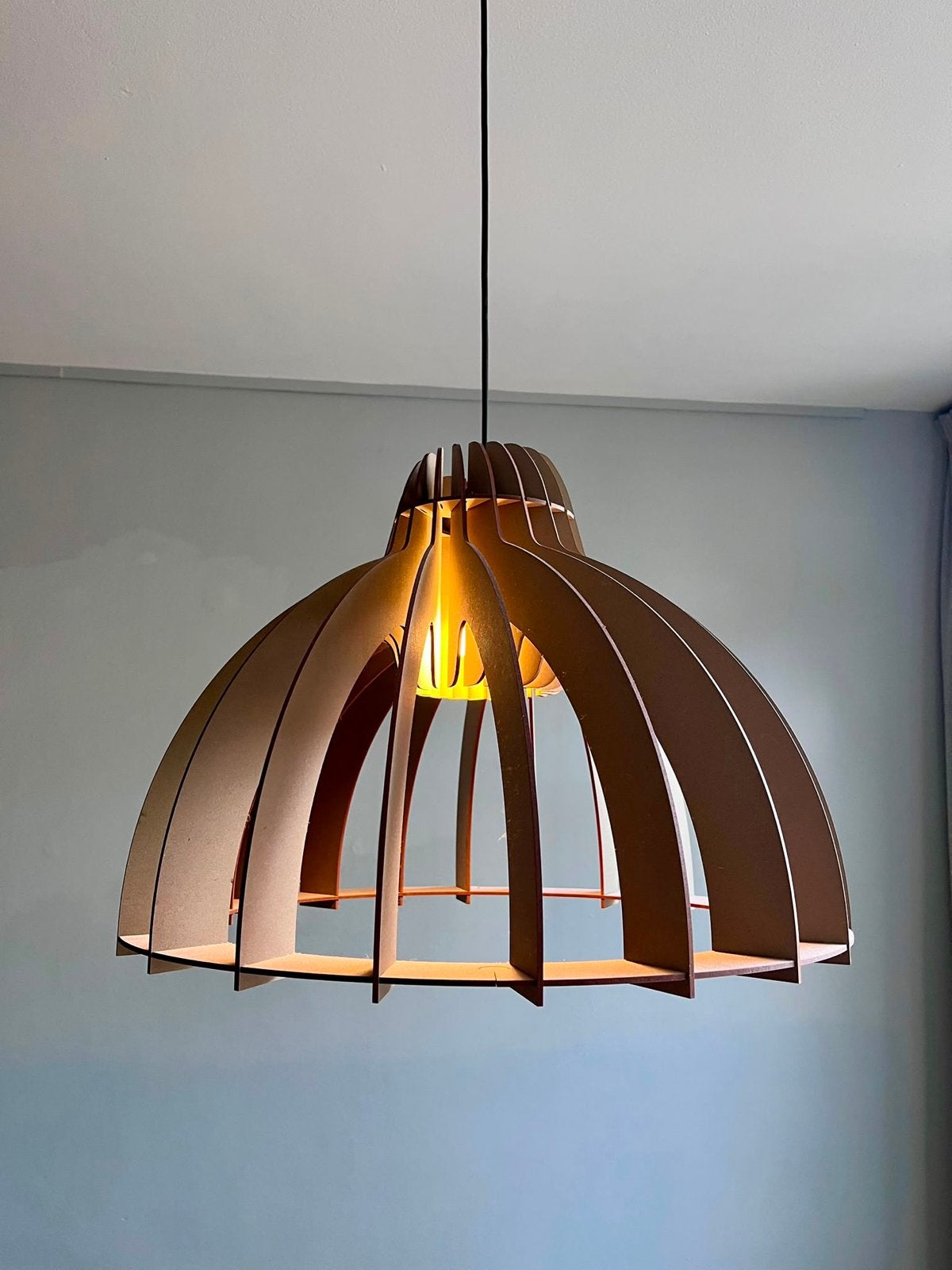 Tjalle en Jasper Houten Hanglamp (2 stuks) - i.v.m. verhuizi, Huis en Inrichting, Ophalen, Zo goed als nieuw, Hout, E27 (groot)