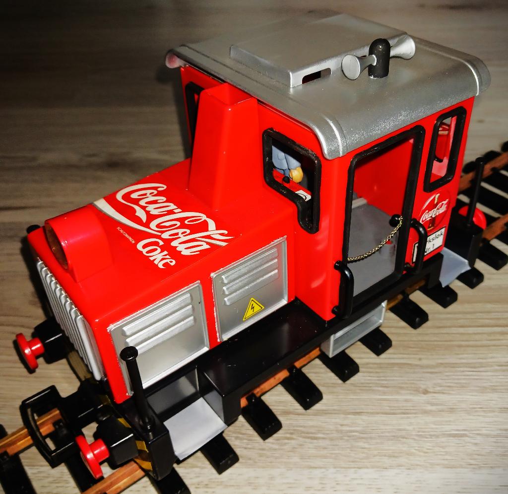 Playmobil diesellok rood met coca cola opdruk, zgan € 139, Overige merken, Ophalen of Verzenden, Zo goed als nieuw, Analoog