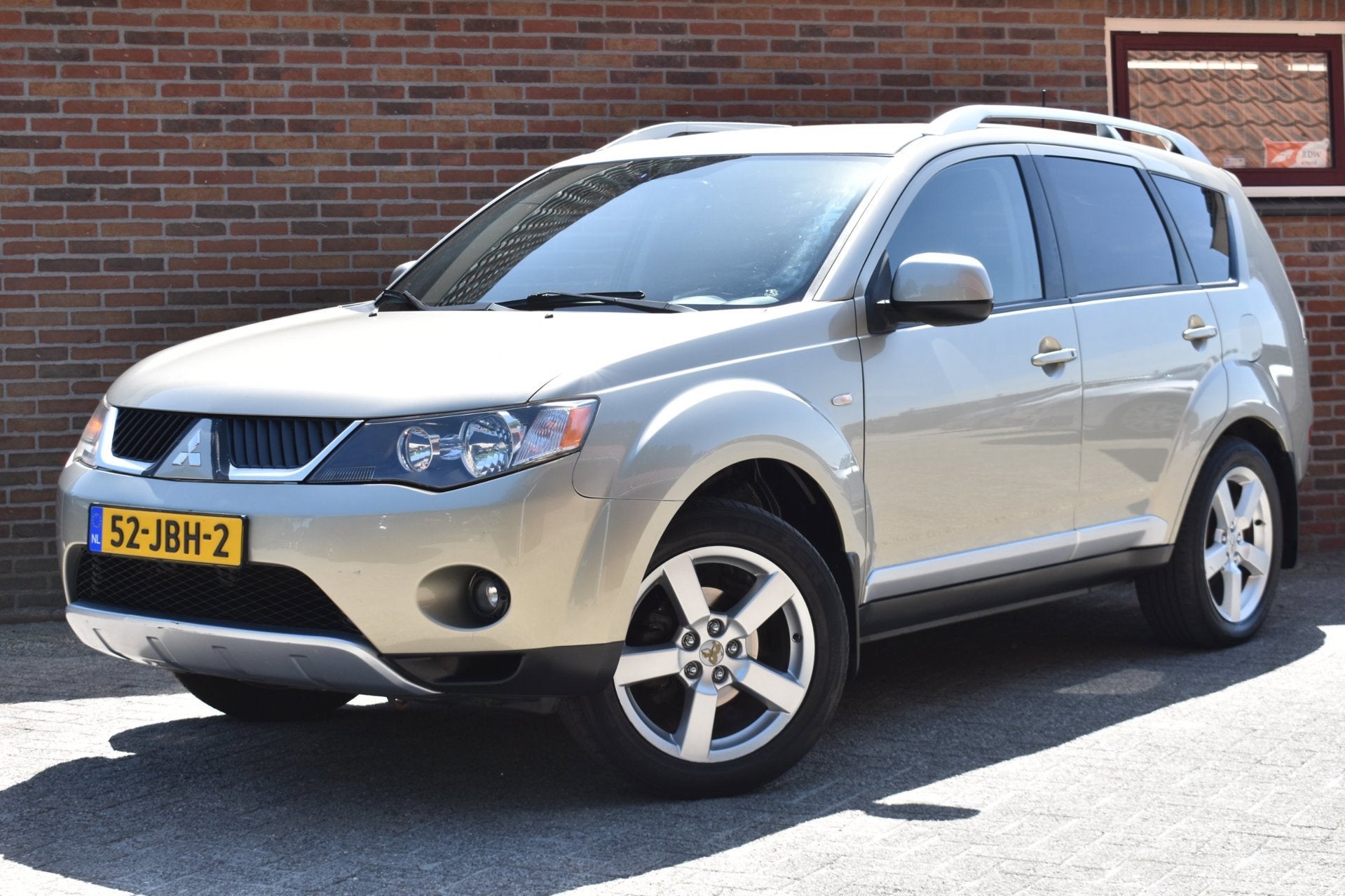 Mitsubishi Outlander 2.4 Instyle '09 7 Persoons Airco Navi C, Auto's, Automaat, Stof, Zwart, 4 cilinders