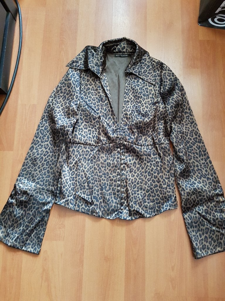 Getailleerde luxe en sexy tijgerprint blouse met haakjes - S, Kleding | Dames, Ophalen of Verzenden, Zo goed als nieuw, Maat 36 (S)