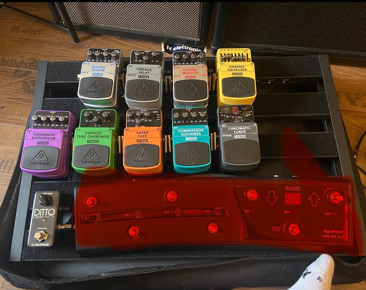 Spaceship 60xl pedalboard met ingebouwde voeding, Muziek en Instrumenten, Effecten, Ophalen, Zo goed als nieuw, Chorus