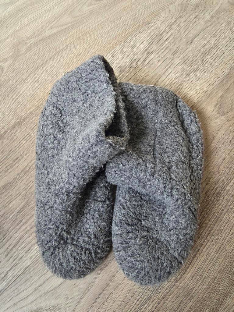 Grijze sloffen 45/46, Kleding | Dames, Schoenen, Ophalen of Verzenden, Zo goed als nieuw, Grijs, Pantoffels of Sloffen