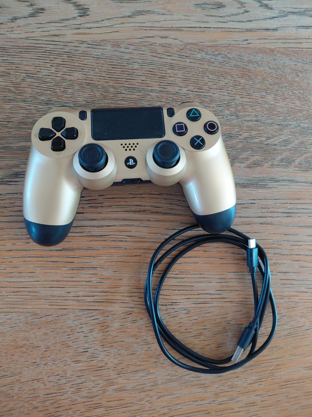 Gouden PS4 Controller DualShock 4 met kabel, Spelcomputers en Games, Spelcomputers | Sony PlayStation Consoles | Accessoires, Ophalen of Verzenden