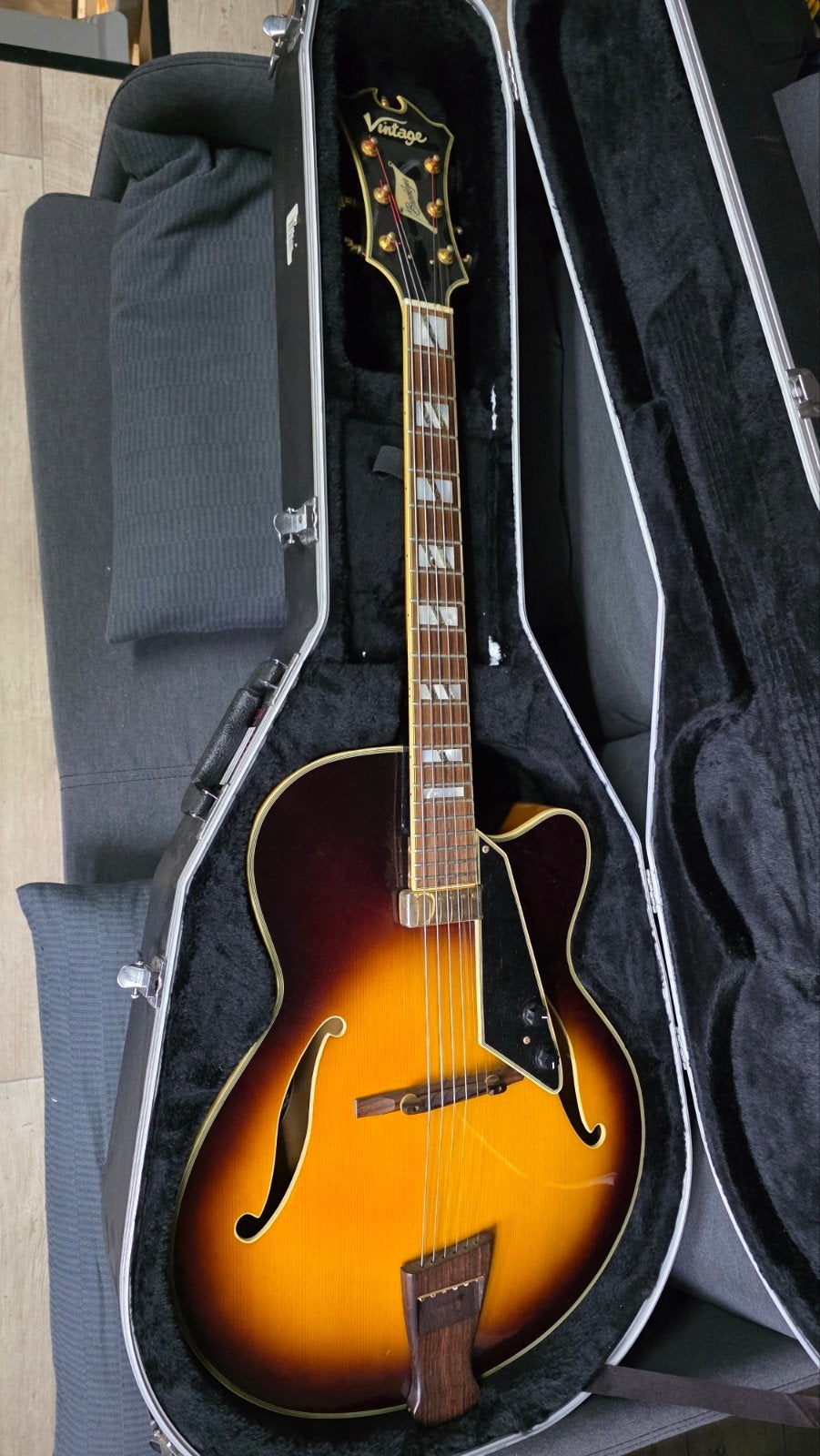 Vintage Jazz Gitaar met Koffer - Brooklyn Stijl