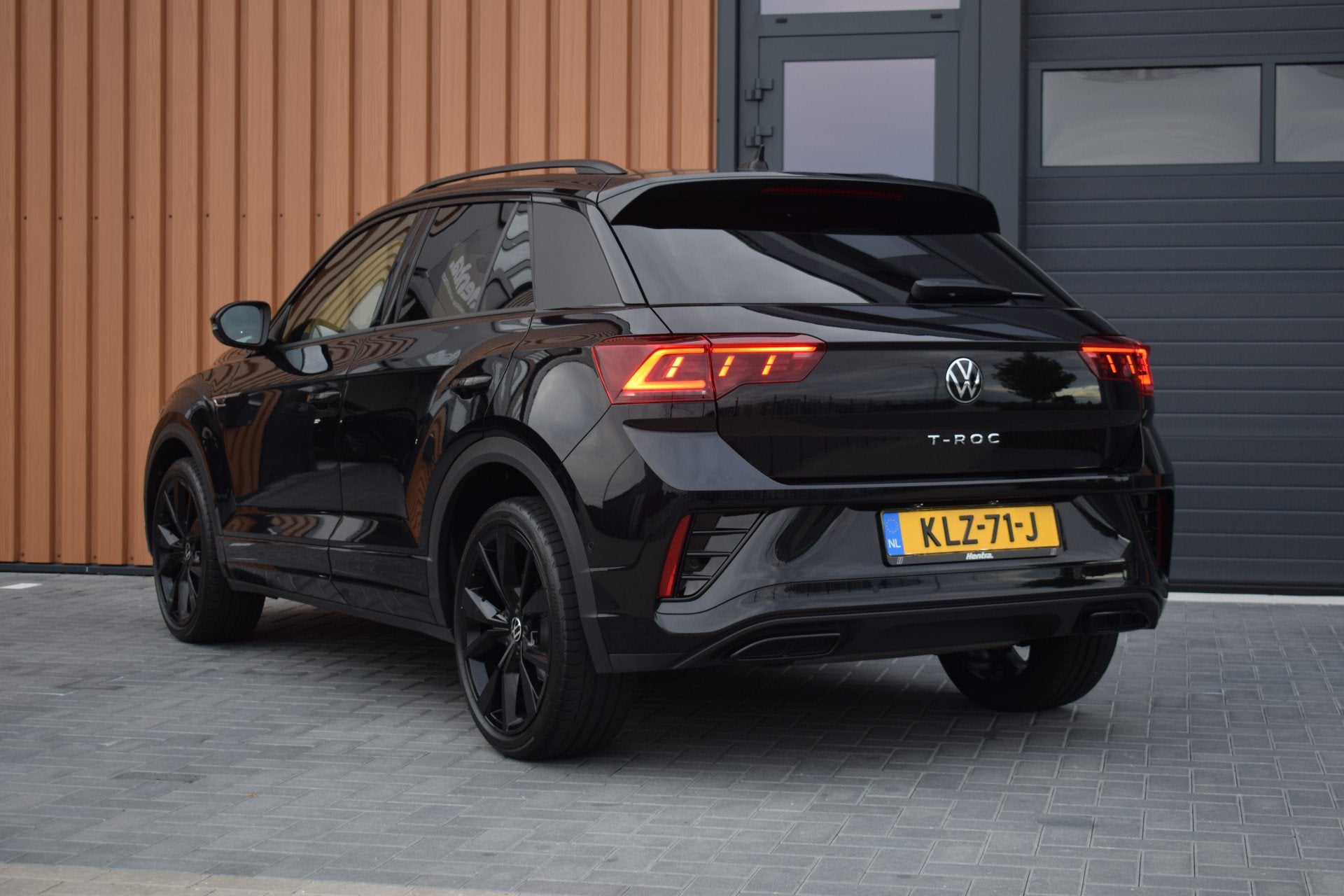 Volkswagen T-Roc 1.5 TSI R-Line Leer | Pano | Camera, Dealer onderhouden, 4 cilinders, 150 pk, Zwart