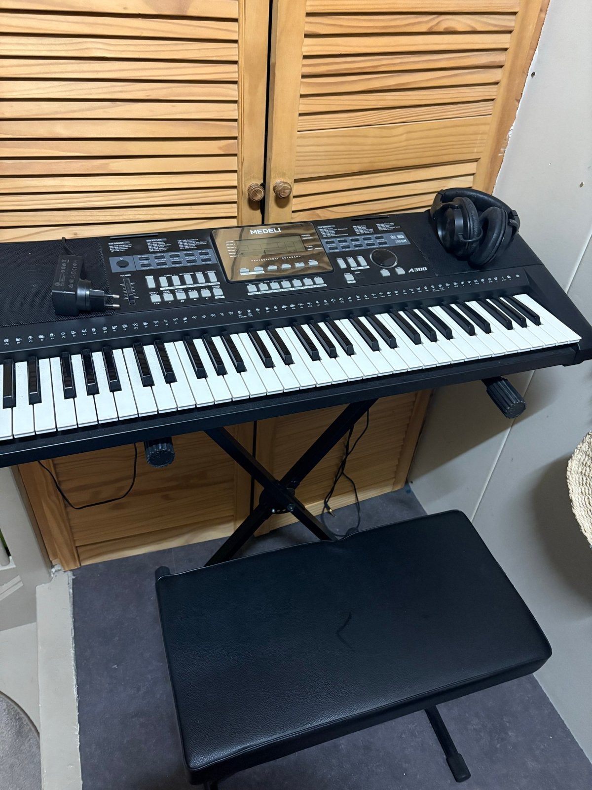 Medeli A300 Keyboard met standaard en krukje, Muziek en Instrumenten, Keyboards, Ophalen, Medeli, Aanslaggevoelig, 61 toetsen