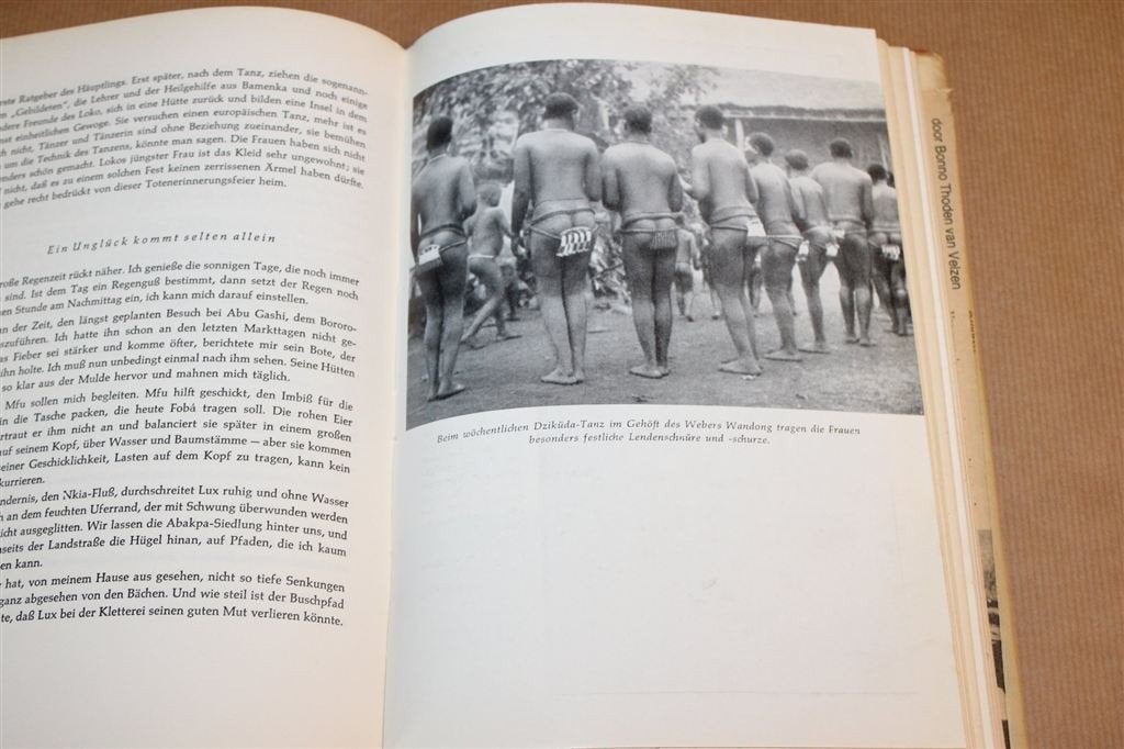 Vrouw in Kameroen 1955 — Etnografie — Foto’s & Cultuur [DE], Ophalen of Verzenden, Gelezen, Azië