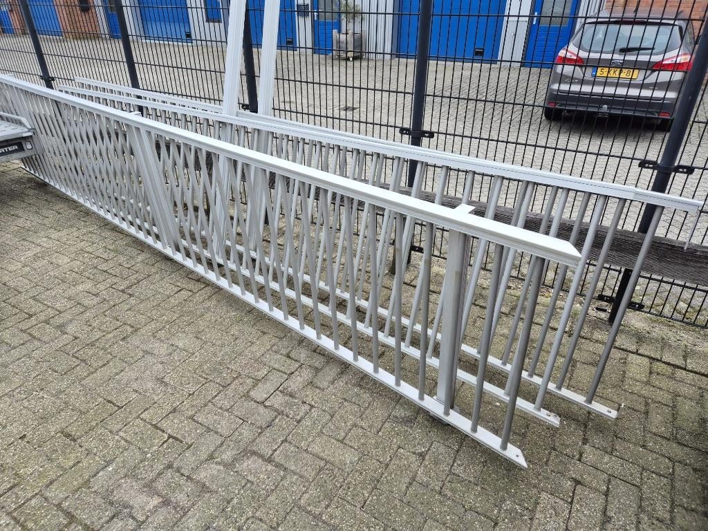 Balkonhek aluminium  in zeer goede staat, Tuin en Terras, Tuinhekken en Hekwerk, Ophalen, Zo goed als nieuw, Aluminium, Spijlenhekwerk