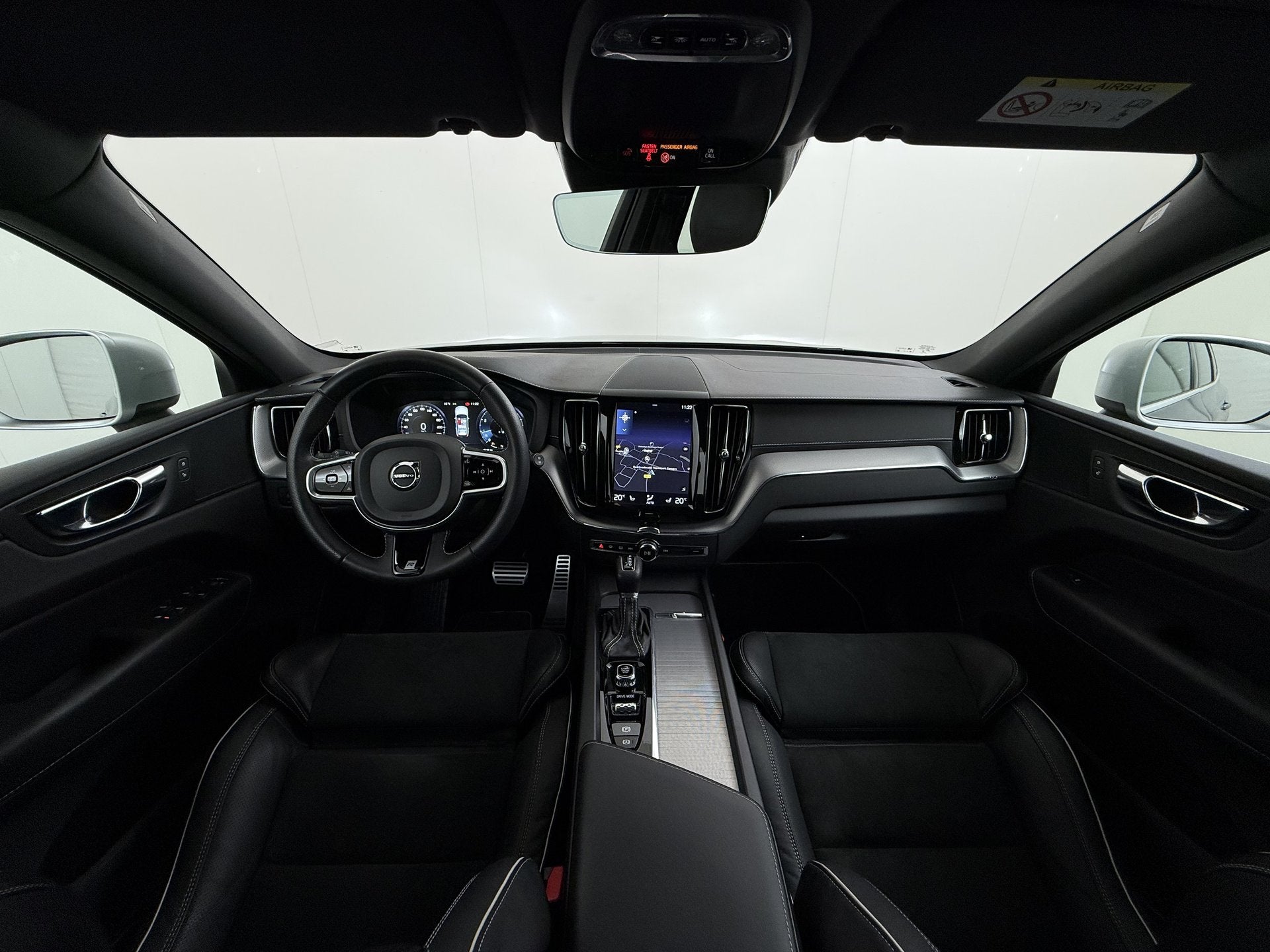 Volvo XC60 T5 251PK Autom Inscription R-design Trekhaak Navi, Dealer onderhouden, Gebruikt, 4 cilinders, 252 pk