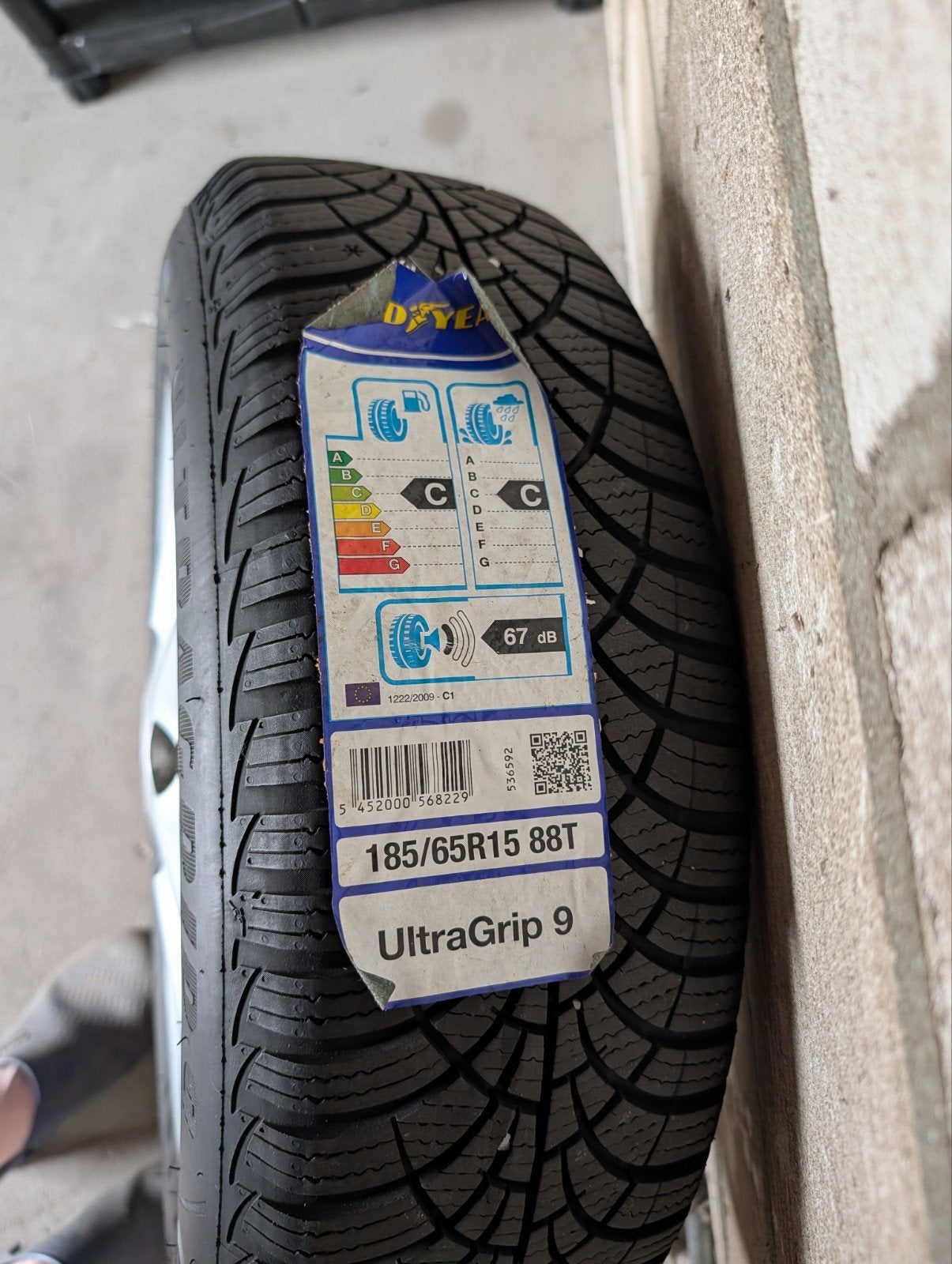 4 x Goodyear UltraGrip 9 Winterbanden met Velgen 185/65R15, Auto diversen, Ophalen, Zo goed als nieuw