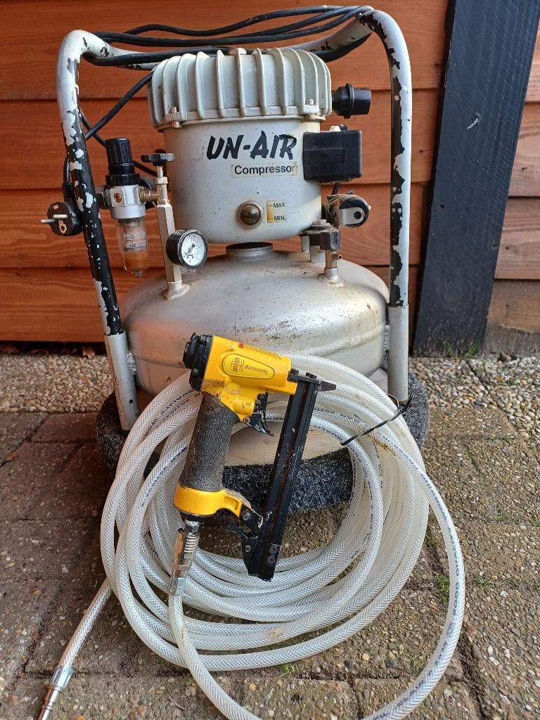 Compressor Jun-Air + gereedschap, Minder dan 25 liter, Ophalen, Gebruikt, Minder dan 200 liter/min