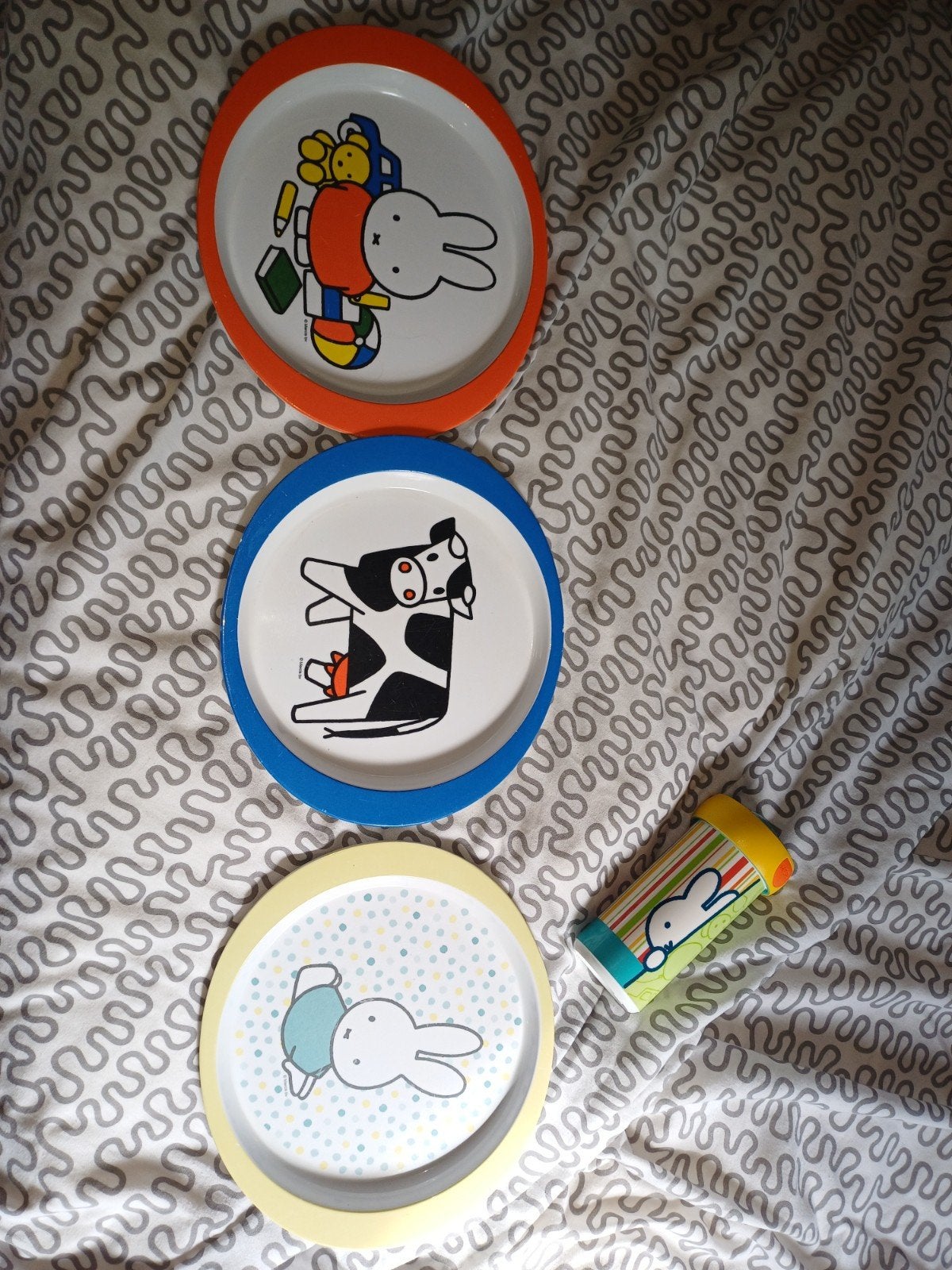 3 mepal borden en 1 drinkbeker, Gebruikt, Mepal, Ophalen of Verzenden, Bord(en)