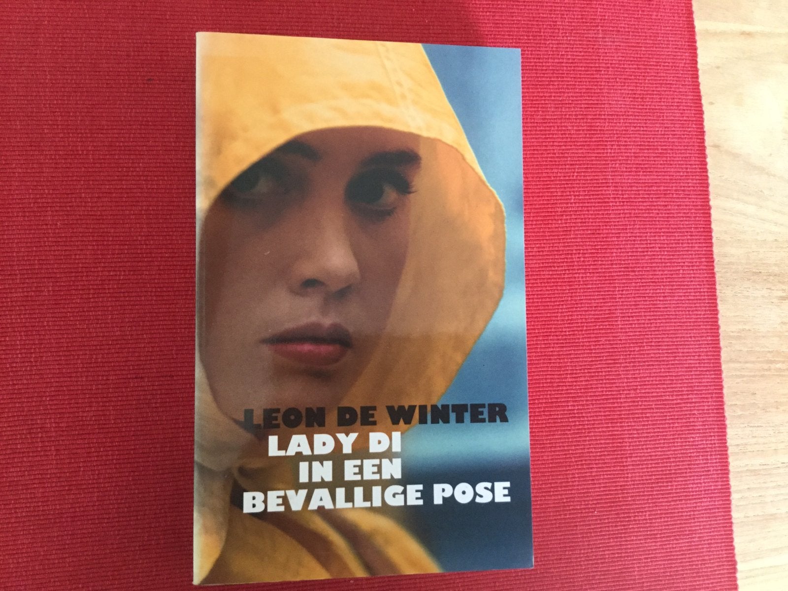Leon de Winter, Lady Di in een bevallige pose, Ophalen of Verzenden, Zo goed als nieuw
