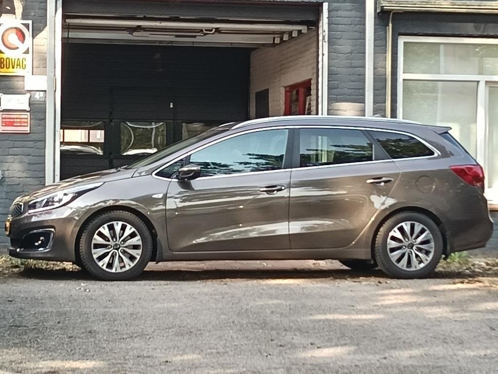 Kia Cee'd Sportswagon 1.6 GDI DynamicLine, Apple Carplay, Cr, Auto's, Voorwielaandrijving, Gebruikt, 4 cilinders, Bruin