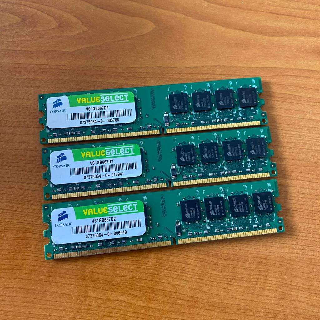 Corsair 3GB PC2 5300U DDR2 ( 3x 1GB ), Computers en Software, RAM geheugen, Gebruikt, Desktop, 4 GB, DDR2, Ophalen of Verzenden