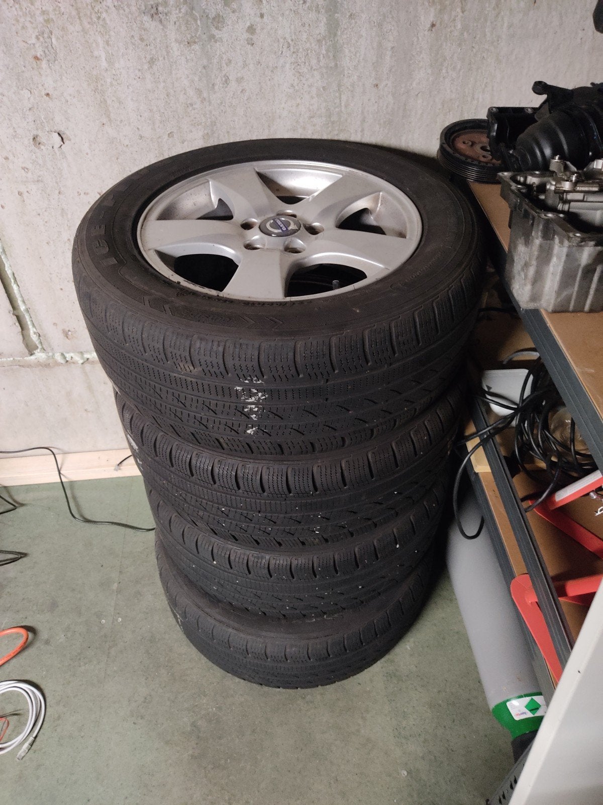 Volvo 16 inch Winterbanden met Velgen - 225/55R16, Ophalen, Gebruikt