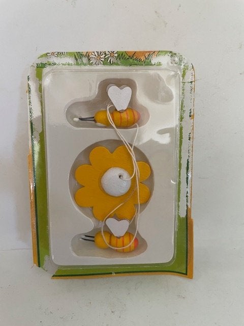Vintage houten hangertje Pasen. Bloem met bijtjes. Geel wit., Diversen, Ophalen, Nieuw