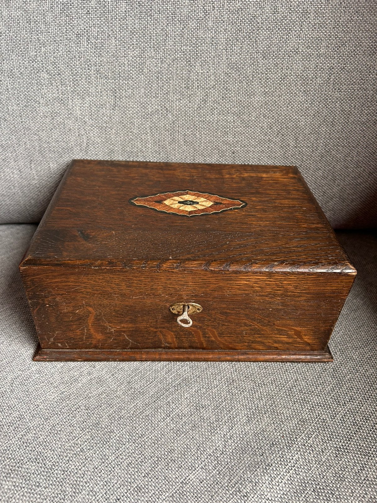 Antieke houten sieraden doosje / kistje met slot 19e eeuws., Verzenden, Zo goed als nieuw, Minder dan 50 cm