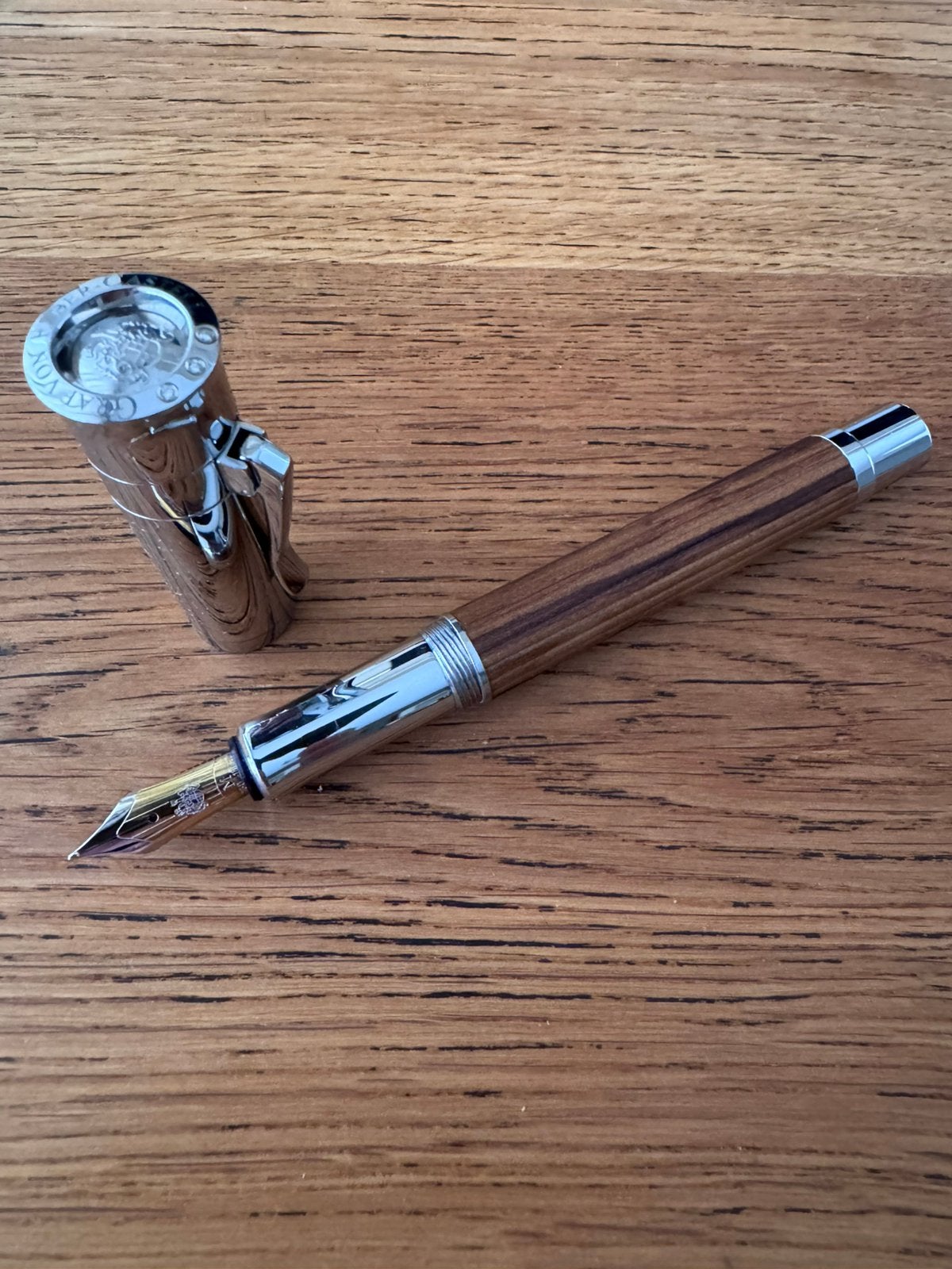 Graf von Faber-Castell Limited Edition Vulpen 1761–2001 18k, Verzamelen, Pennenverzamelingen, Overige merken, Met doosje, Ophalen of Verzenden