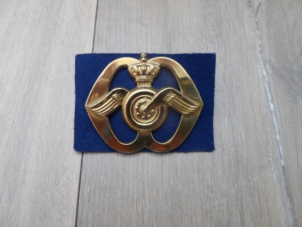 Baret embleem met ondergrond AAT, nieuw, Verzamelen, Militaria | Algemeen, Ophalen of Verzenden, Landmacht, Nederland, Embleem of Badge