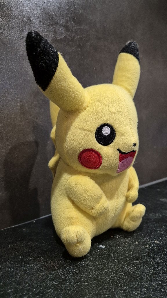 Pickachu knuffel, Pokemon, 24cm. Tomy. 5B14, Tweedehands verkoop, Tweedehands verkoop, Gebruikt, Overige typen
