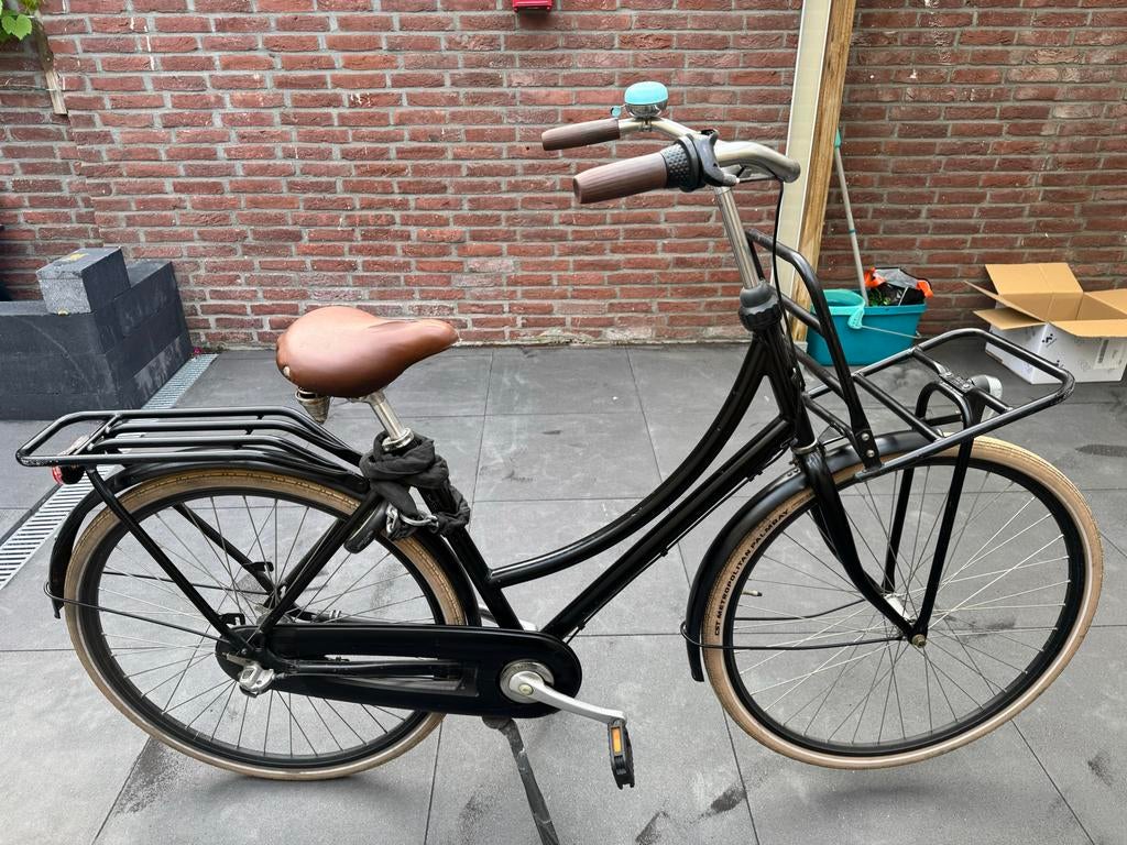 Zwarte transportfiets met voordrager en bruin zadel, Terugtraprem, Versnellingen, Zo goed als nieuw, 50 tot 53 cm