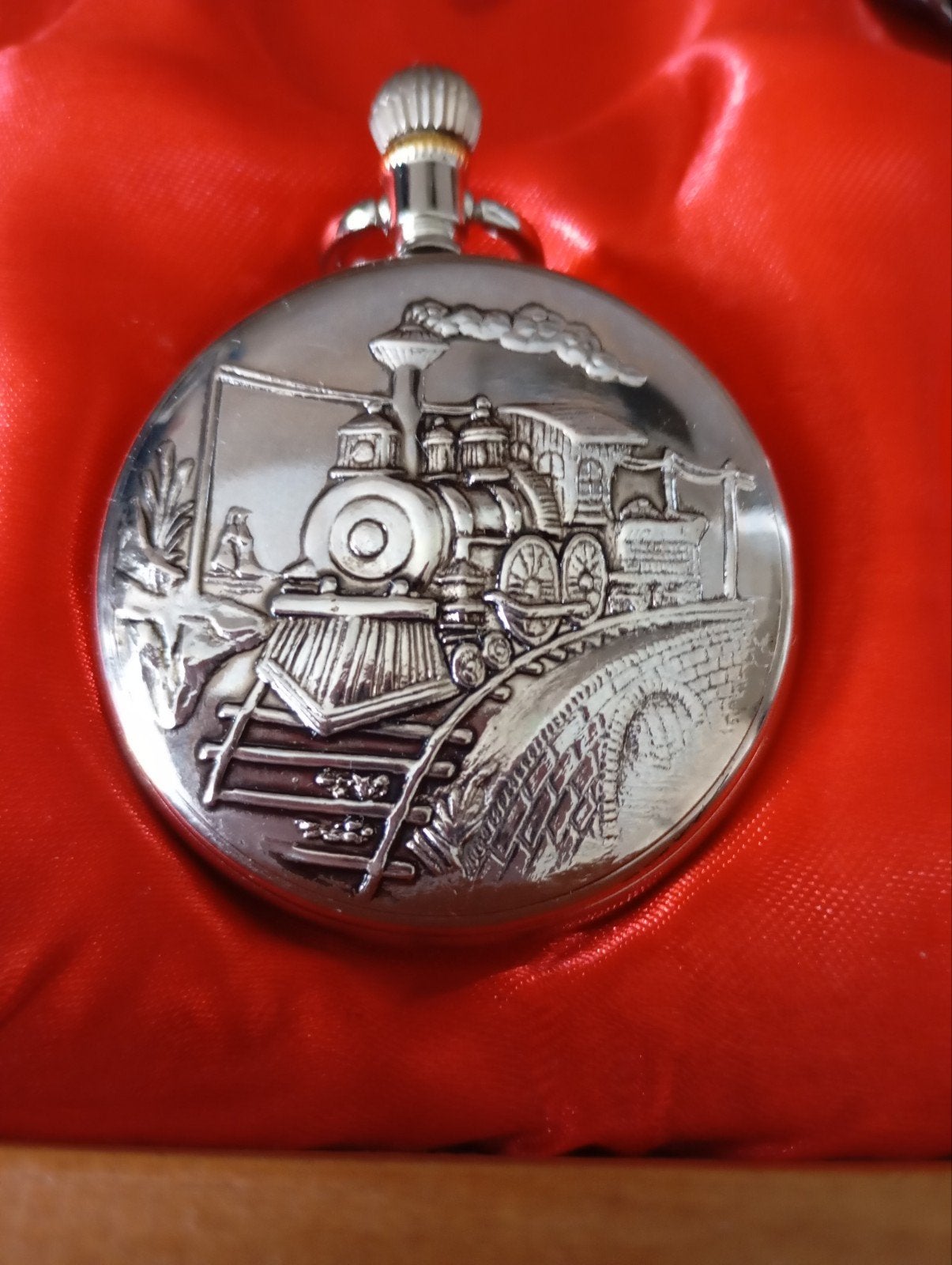 ZAKHORLOGE MET TREIN MOTIEF € ZIE FOTO,S, Ophalen of Verzenden, Overige materialen