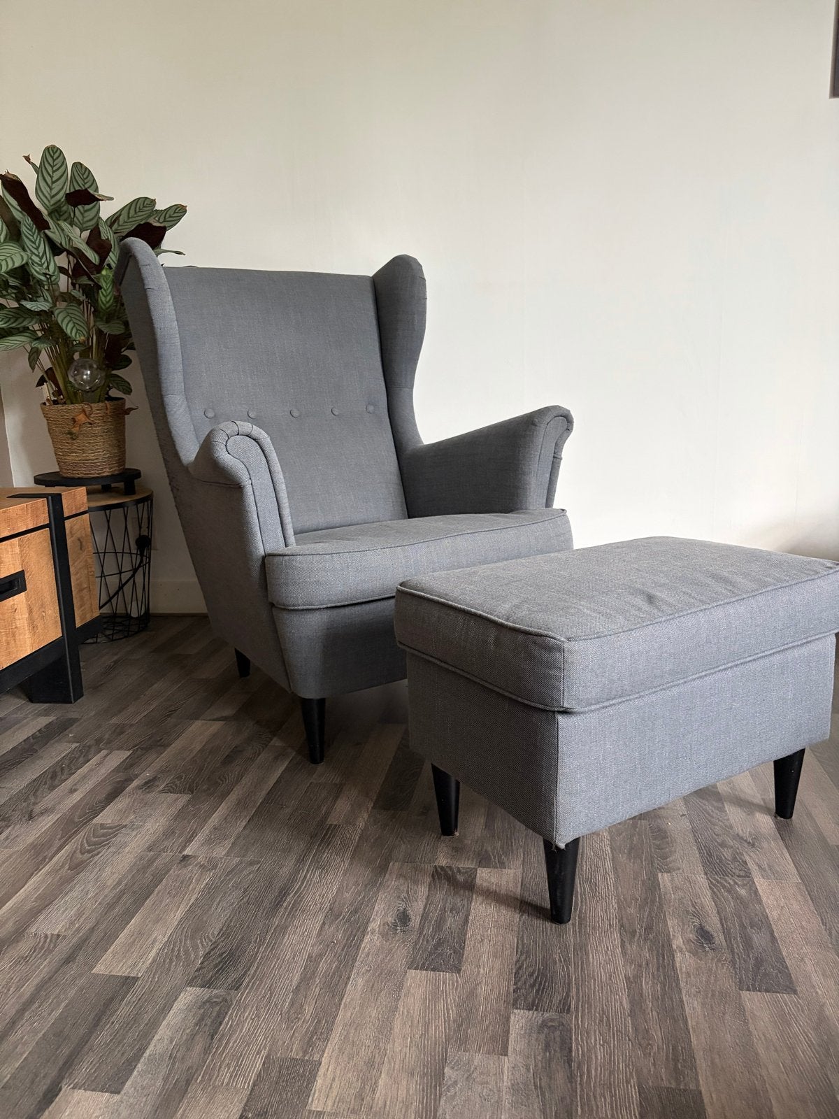 Grijze fauteuil met voetenbank ikea, Ophalen, Zo goed als nieuw, Stof, 75 tot 100 cm