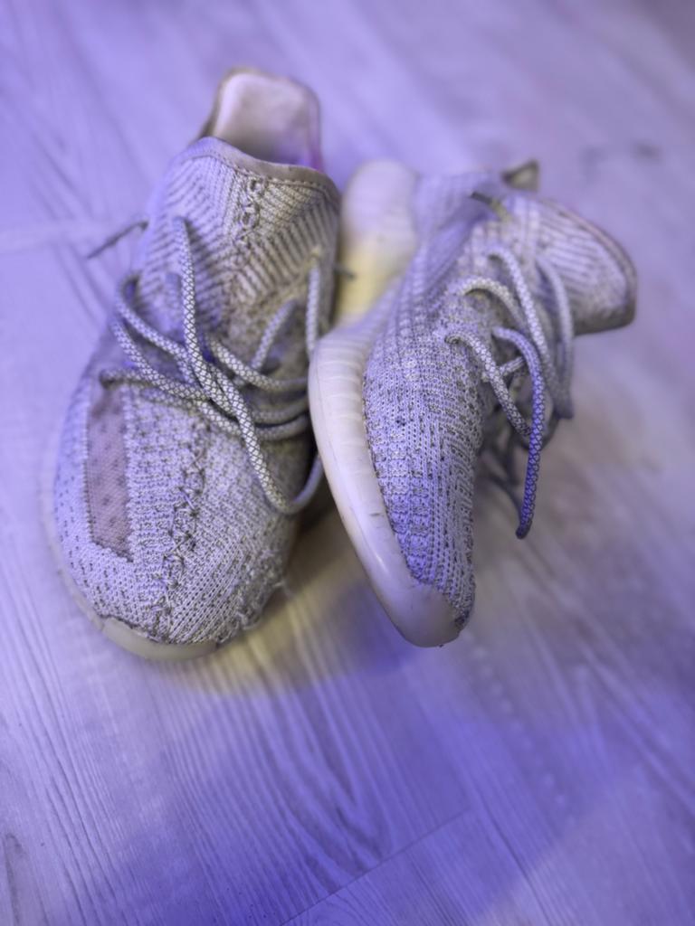 Adidas yeezy, Kleding | Heren, Schoenen, Wit, Ophalen of Verzenden, Sneakers of Gympen, Zo goed als nieuw