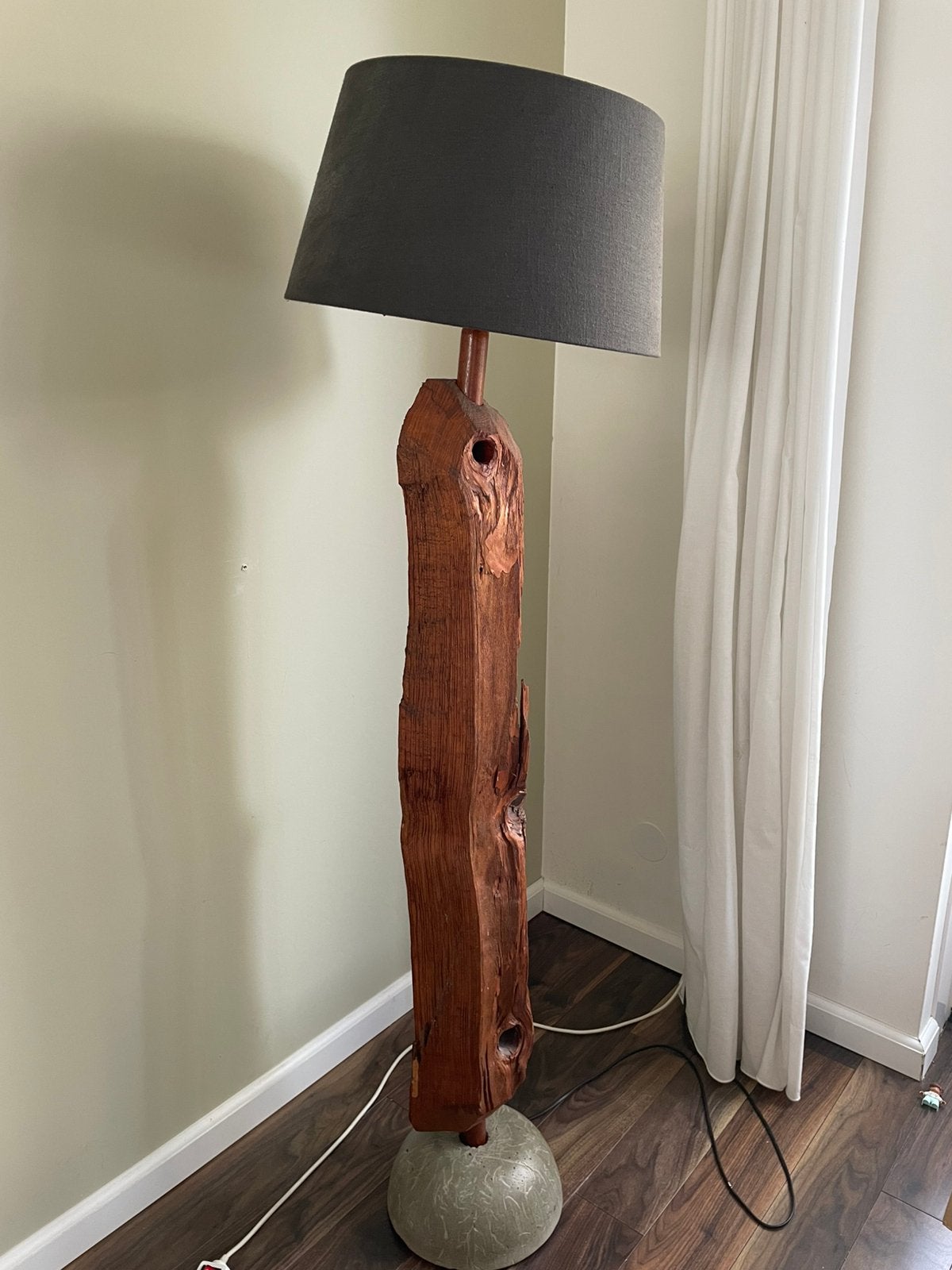 Unieke vloerlamp, Huis en Inrichting, Lampen | Vloerlampen, Ophalen, Zo goed als nieuw, Hout, 150 tot 200 cm