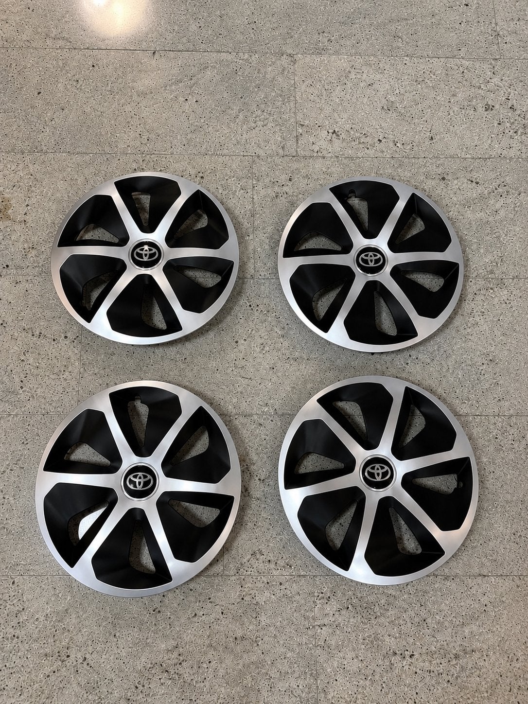 Toyota wieldoppen 14inch 15inch en 16inch, Auto diversen, Wieldoppen, Ophalen of Verzenden, Zo goed als nieuw