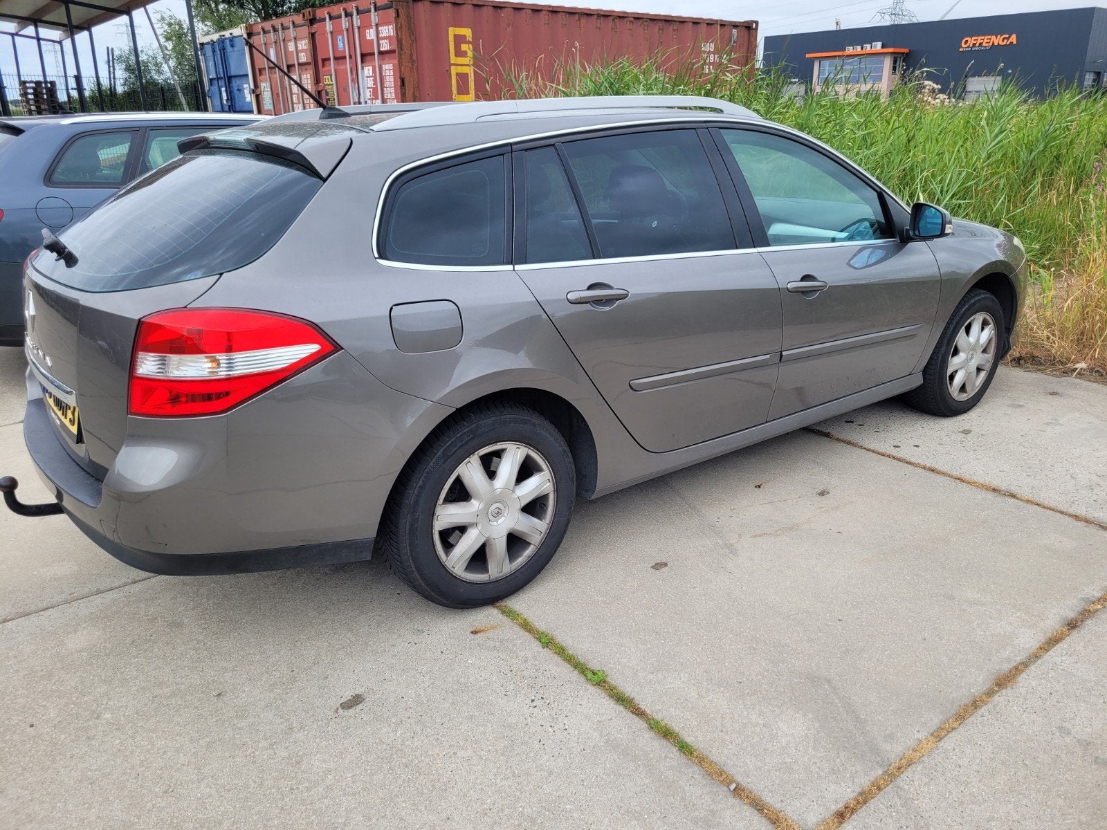 Renault Laguna 2.0 16V 140 Estate 2008 Grijs, Auto's, Laguna, 4 cilinders, Zilver of Grijs, 1300 kg