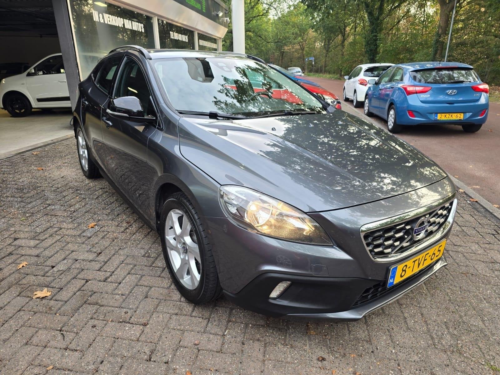 Volvo V40 Cross Country 1.6 T4 Momentum | NIEUWE APK | 3\6 O, Auto's, Voorwielaandrijving, Gebruikt, 4 cilinders, 179 pk