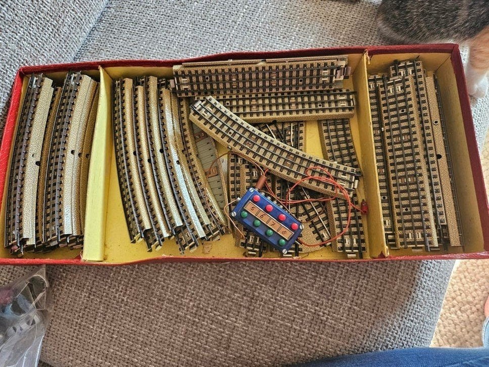 Märklin M-rails en schakelkastje - Gebruikt, Hobby en Vrije tijd, Wisselstroom, Gebruikt, Rails, Ophalen of Verzenden