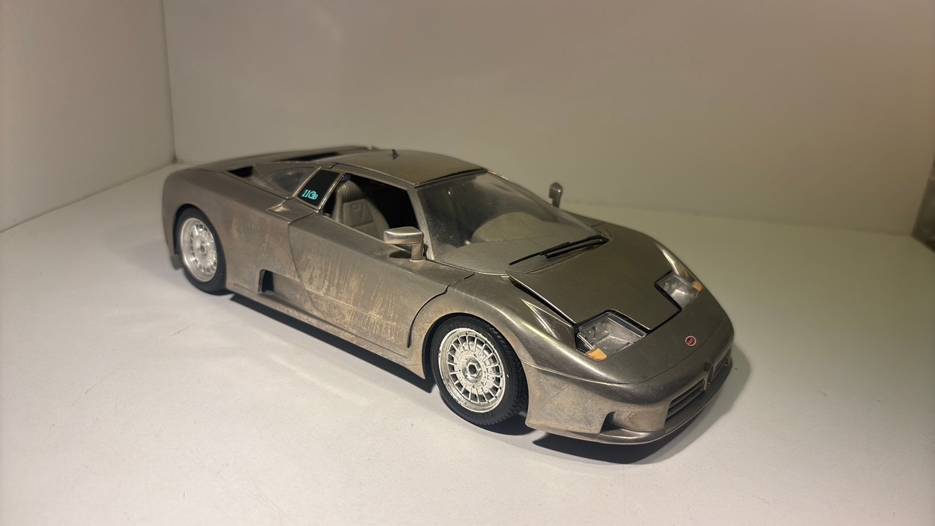 Bugatti eb110 chroom Bburago 1.18