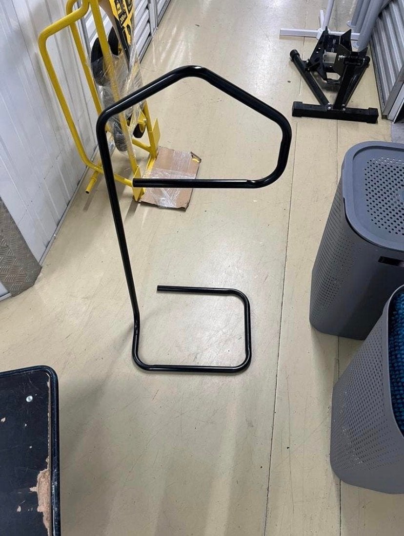 Zwart metalen standaard/rek, Ophalen, Gebruikt