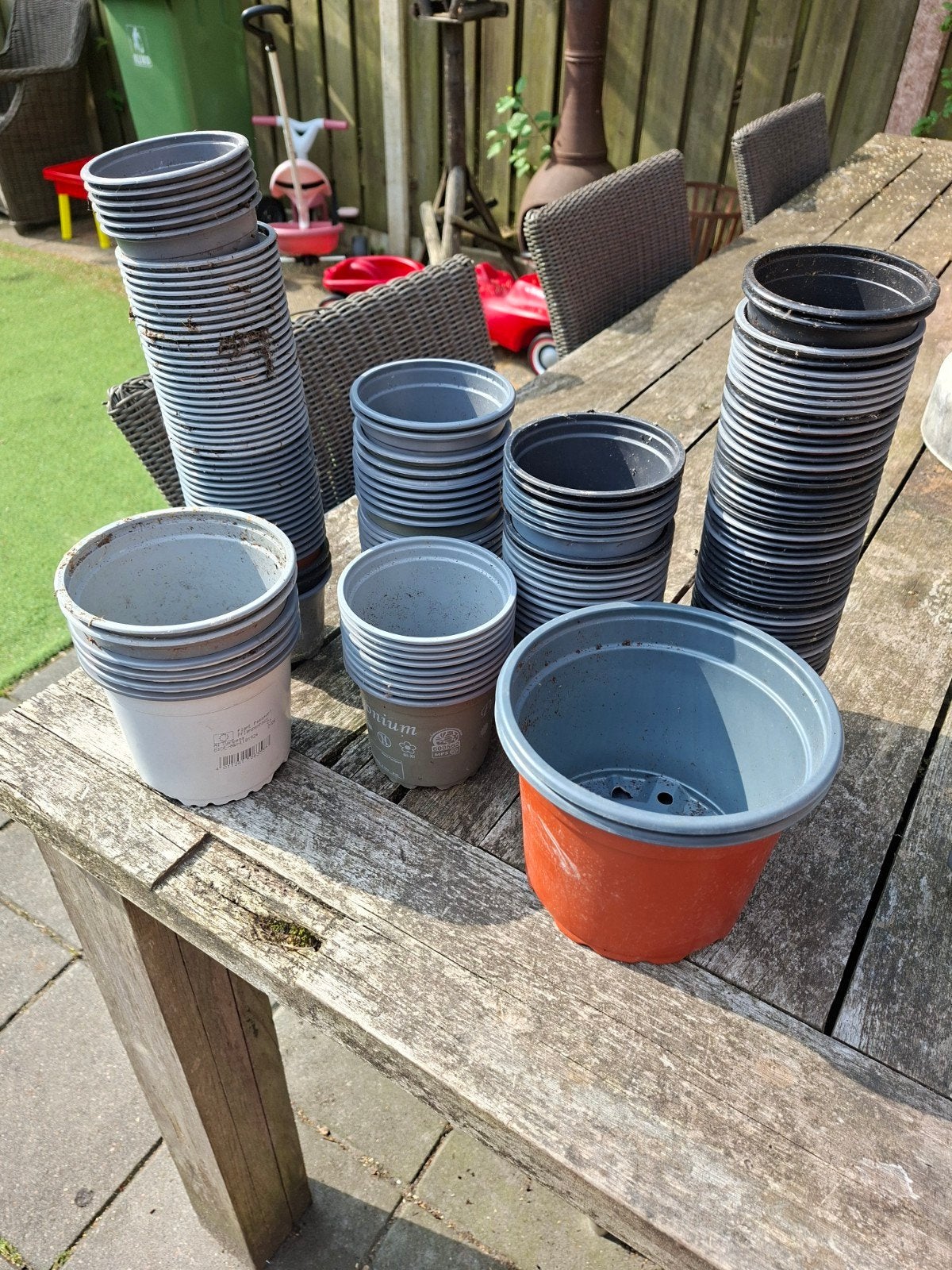 Kweekpotjes / zaaipotjes - ongeveer 100 stuks, Tuin en Terras, Bloempotten, Ophalen, Kunststof, Gebruikt, Rond