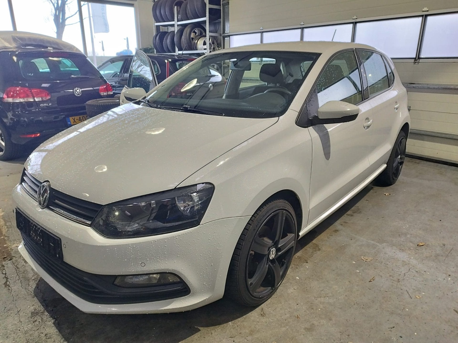 Volkswagen Polo 1.0 * 5X OP VOORRAAD * 5 DRS * Airco * Cruis, Auto's, Stof, Gebruikt, Zwart, Wit