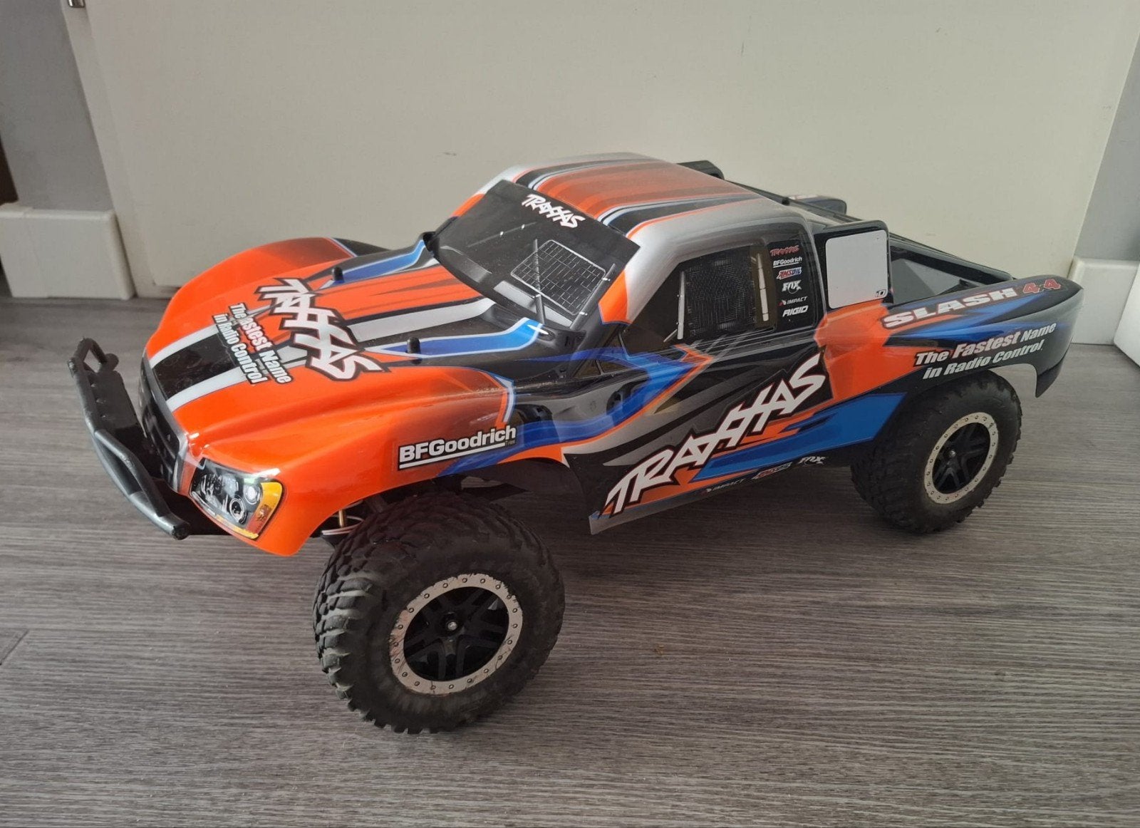 Traxxas Slash 4x4, Auto offroad, Zo goed als nieuw, Schaal 1:10, RTR (Ready to Run)