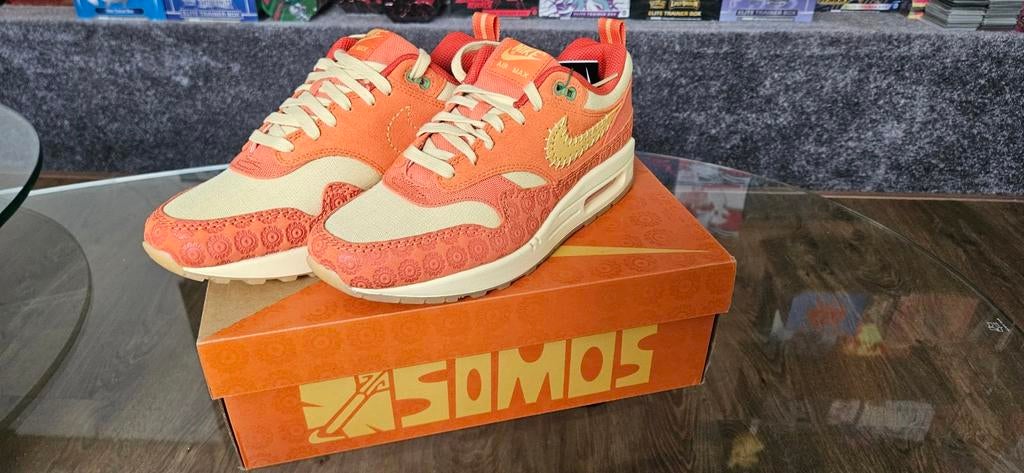 Nike Air Max 1 Somos Familia - Nieuw in doos, Nike, Nieuw, Oranje, Ophalen of Verzenden