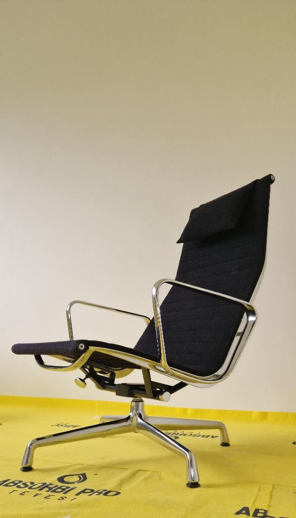 Herman Miller Eames EA-124 zwarte hopsak & verchroomd frame, Huis en Inrichting, Stoelen, Ophalen, Gebruikt, Zwart, Stof