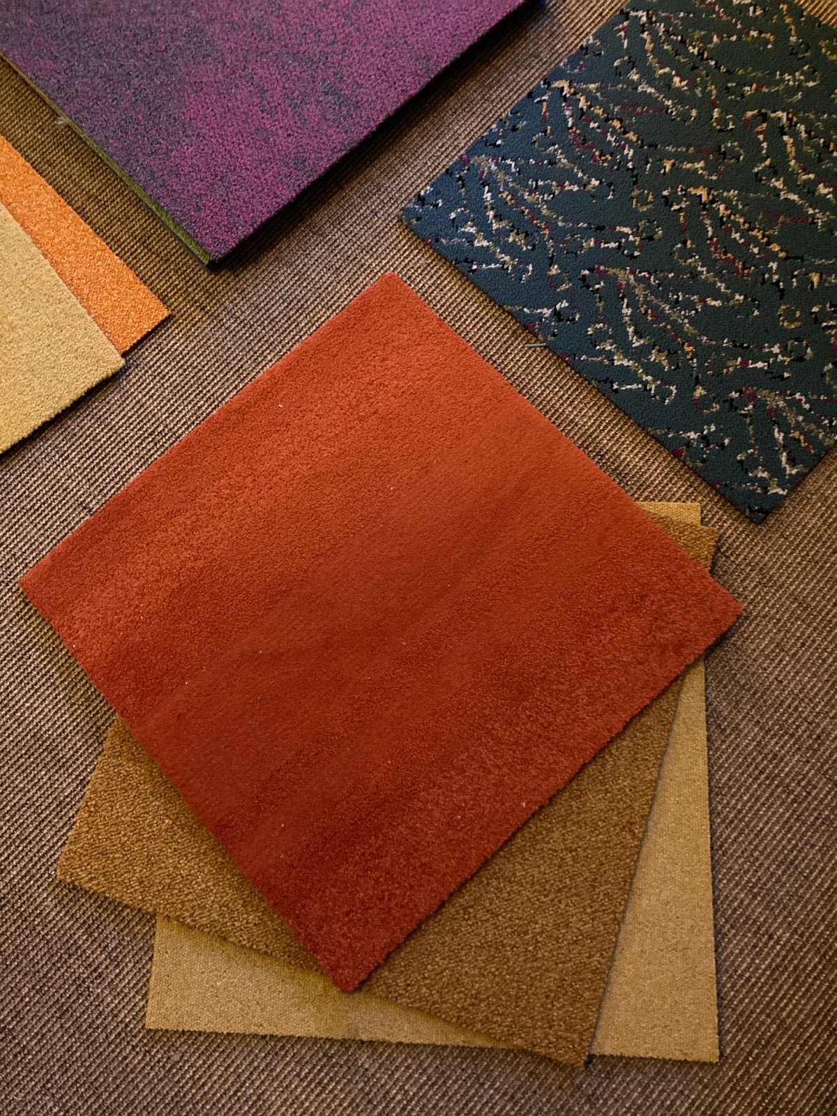 Diverse tapijttegels - Nieuw en zo goed als nieuw, Huis en Inrichting, Stoffering | Vloerbedekking, Bruin, Nieuw, Ophalen of Verzenden