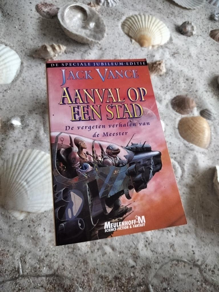 Jack Vance - Aanval op een stad, Gelezen, Ophalen of Verzenden, Jack Vance