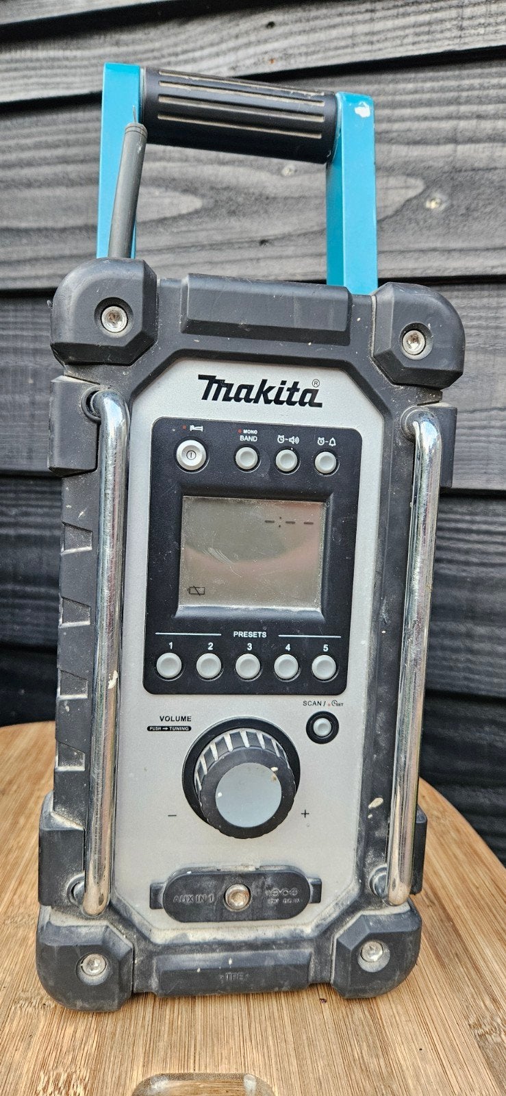 Makita DMR102 Bouwradio - Robuust en Betrouwbaar, Ophalen of Verzenden, Gebruikt, Bouwradio
