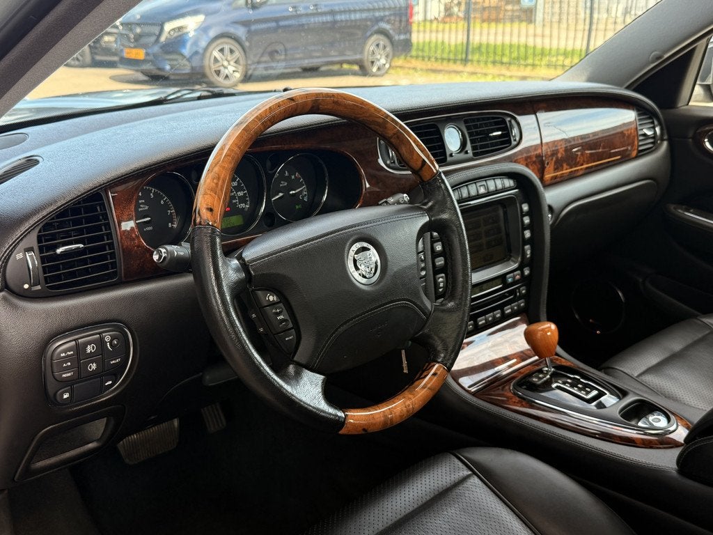 Jaguar XJ 4.2 V8 LWB | Leder | Alpine Speakers | Navigatie |, Auto's, Achterwielaandrijving, Gebruikt, 8 cilinders, Sedan