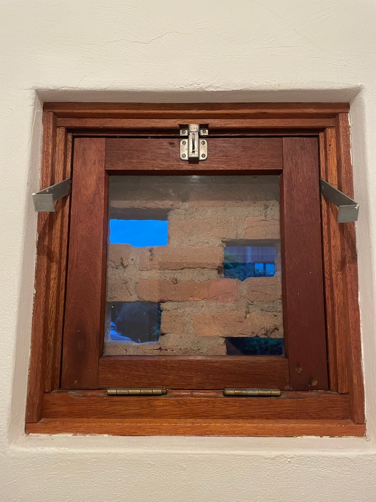 Houten WC raam met glas, klein formaat, Gevelraam of Ruit, Gebruikt, Minder dan 80 cm, 80 tot 120 cm