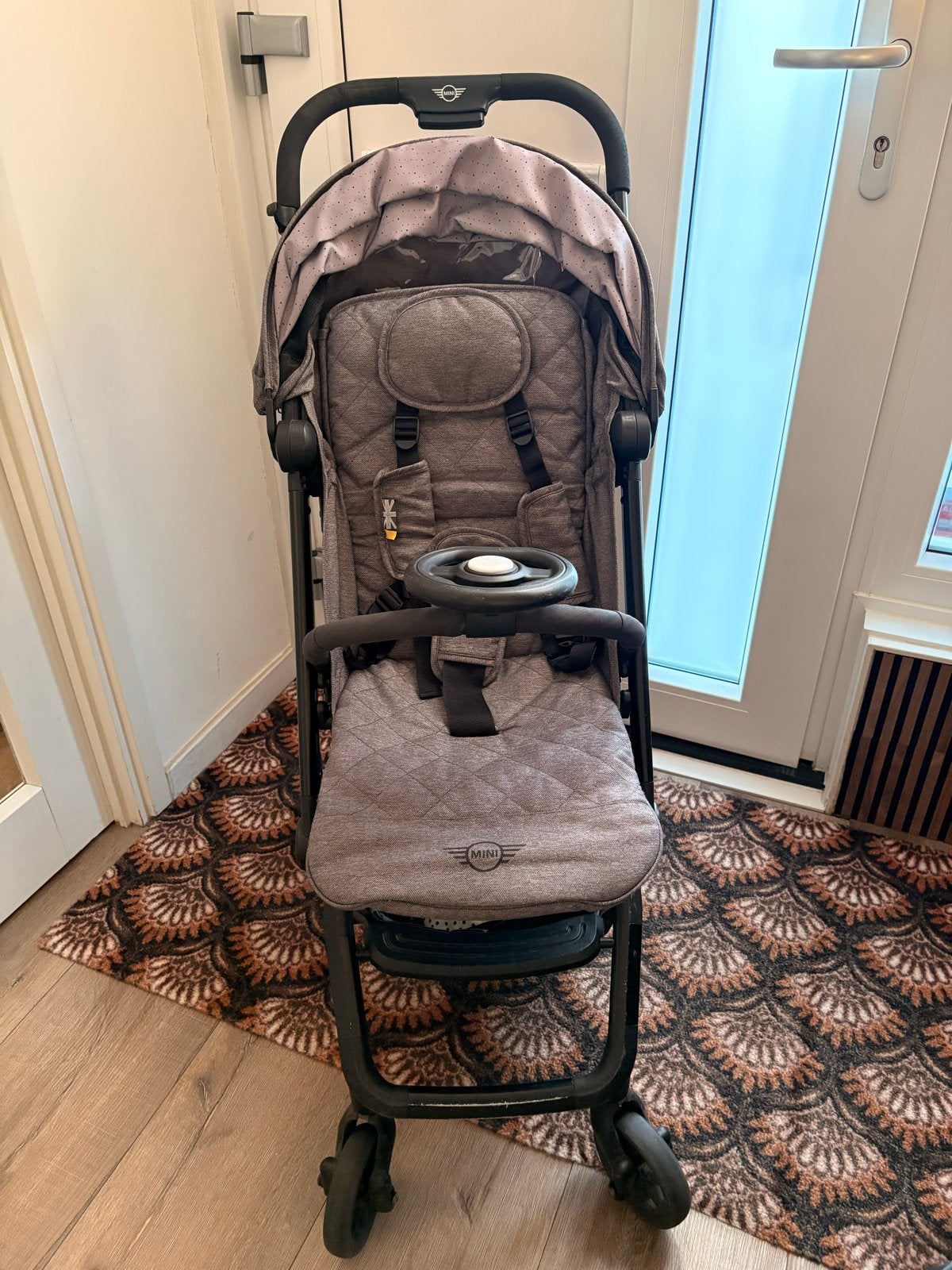 MINI by Easywalker compacte buggy met stuurtje, Kinderen en Baby's, Buggy's, Ophalen, Zo goed als nieuw, Overige merken, Verstelbare rugleuning